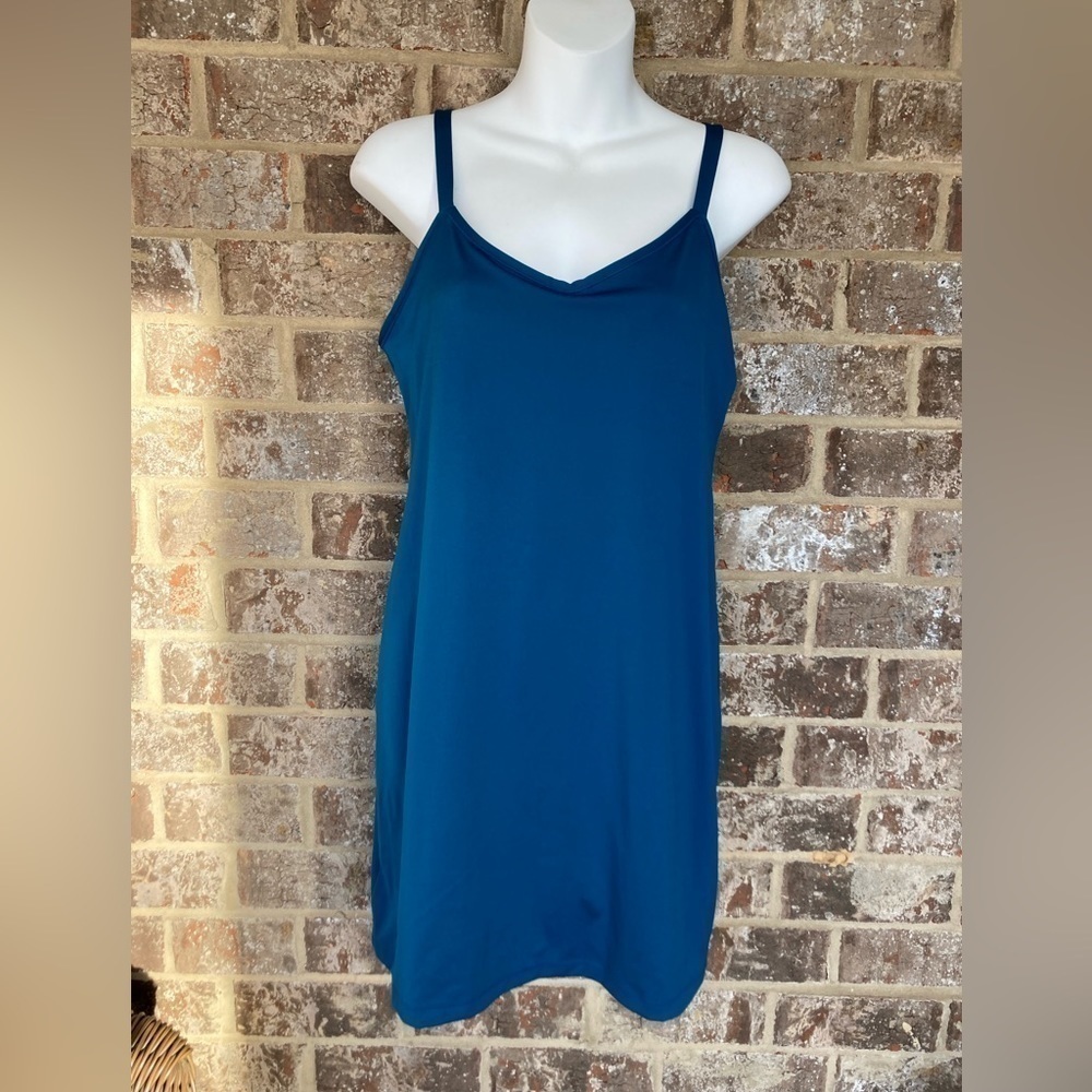 Bali - Women's B Kind Smoothing Dress with built-in shorts DF 2000 size M NWT
